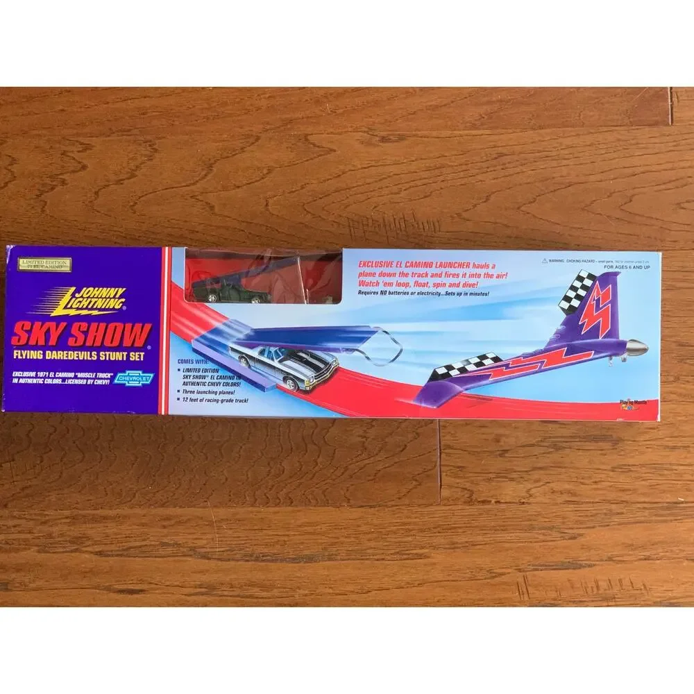 Johnny Lightning Sky Show Daredevil Stunt Set with Green Car